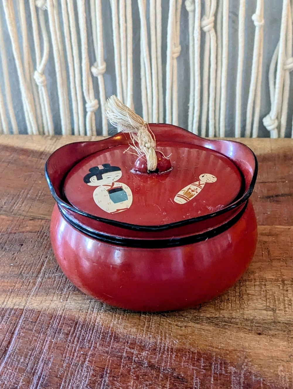 Vintage Japanese Lacquerware Powder Box - Kokeshi & Geisha Design